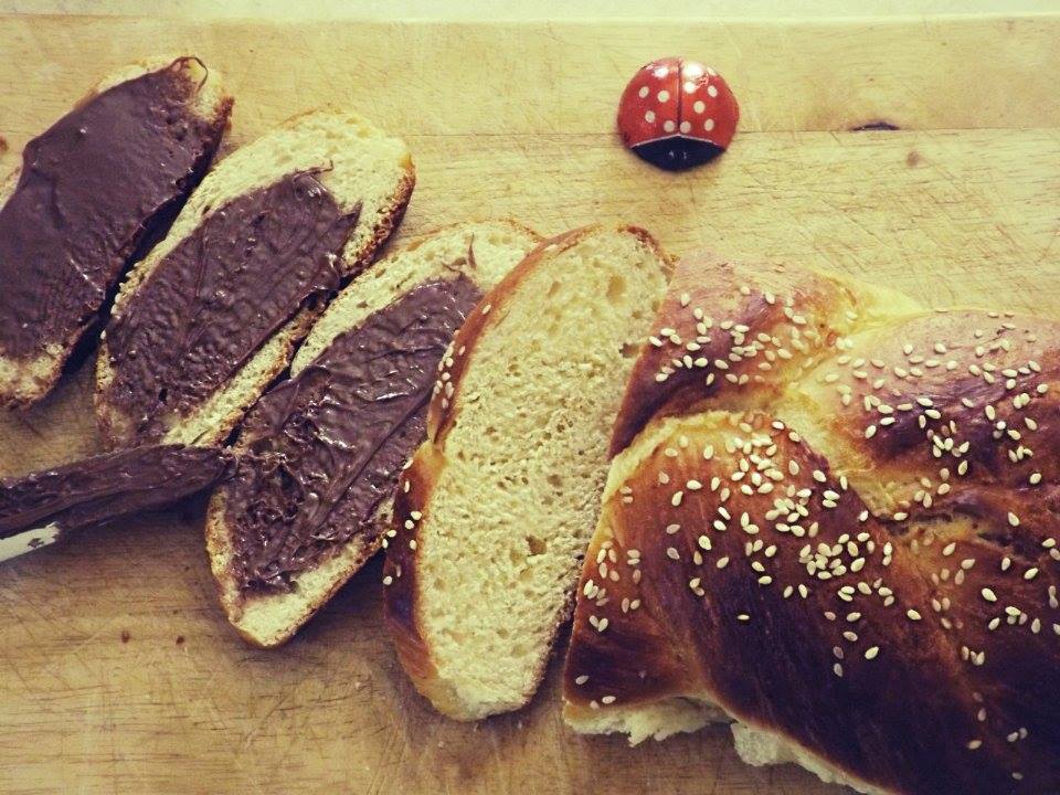 τσουρέκι-πασχα-μαστίχα-μαχλέπι-σοκολάτα