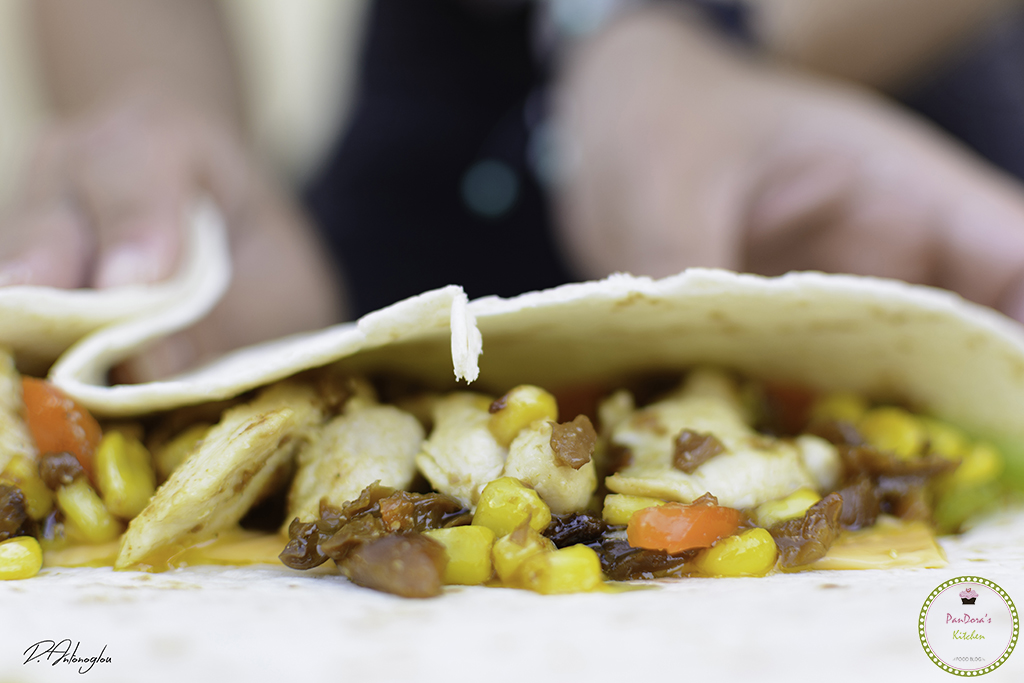 τορτίγια με κοτόπουλο και τσένταρ-τορτίγια-μανιτάρι-καλαμπόκι-τσένταρ-μεξικάνικο