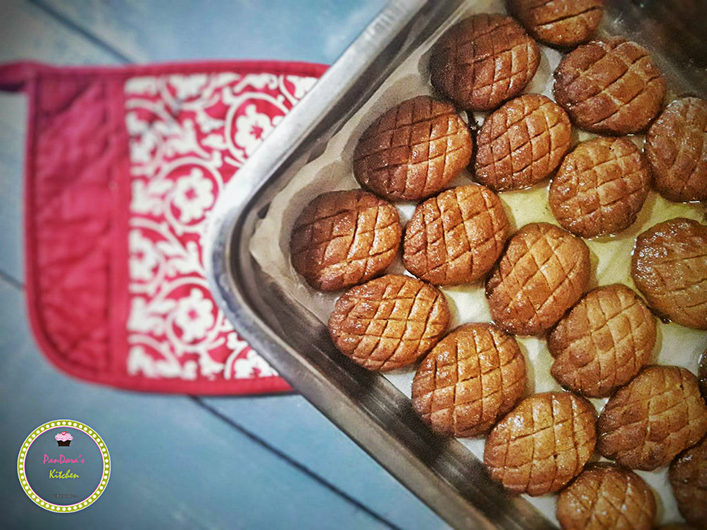 Τραγανά και ζουμερά μελομακάρονα-παραδοσιακά μελομακάρονα-σιρόπι-χριστούγεννα