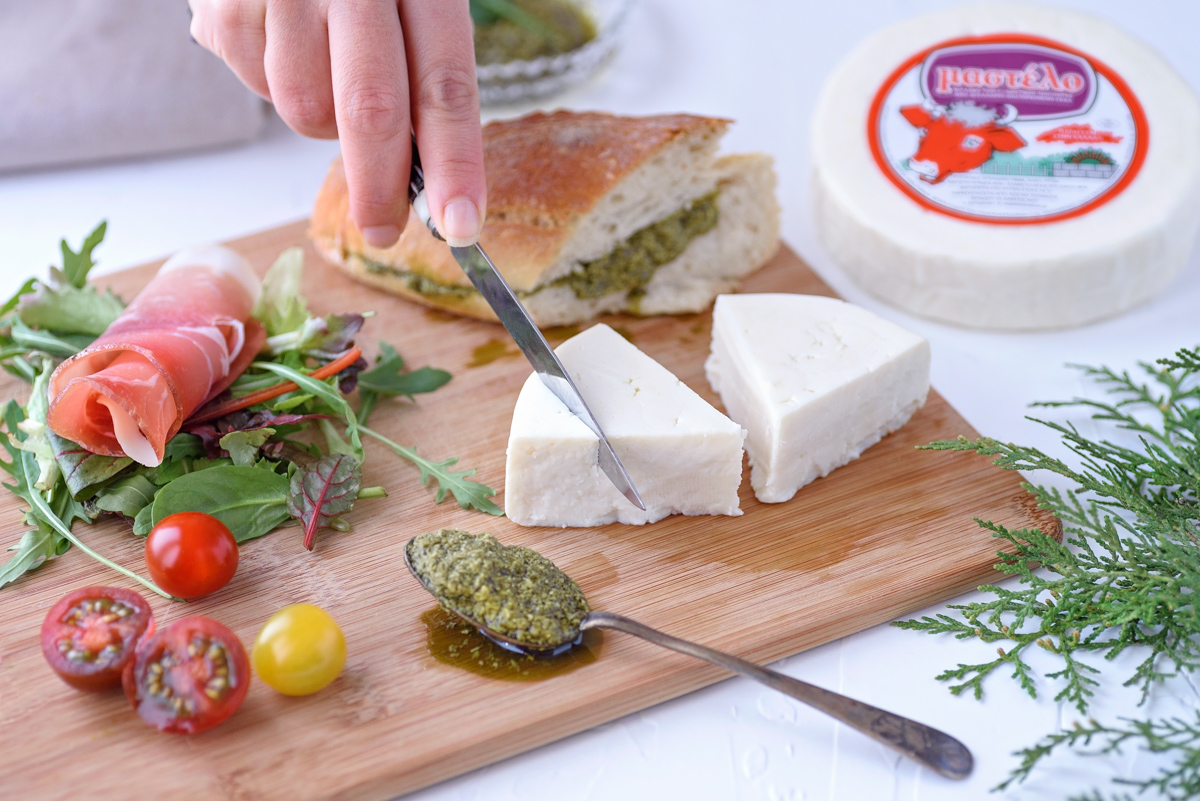 σάντουιτς-μαστέλο-τυρί-χίος