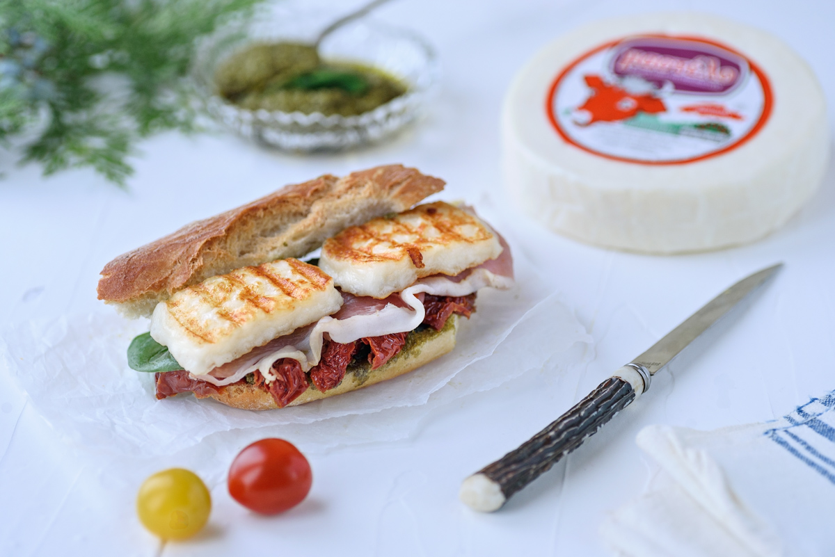 Σάντουιτς με προσούτο και Μαστέλο-μαστέλο-χίος-σάντουιτς