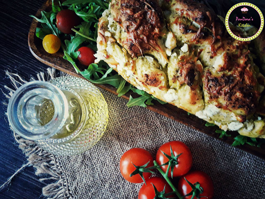 τυρόψωμο-pesto-μαστέλο-ντομάτα-τυρί-ψωμί