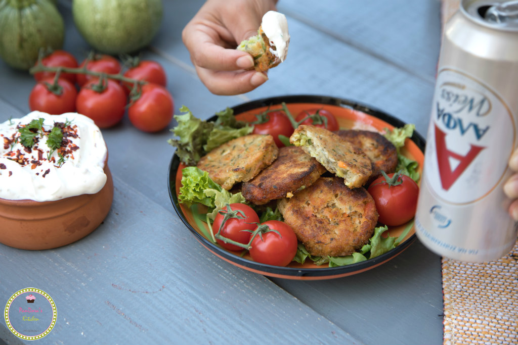 κεφτεδάκια λαχανικών με δροσερή σάλτσα γιαουρτιού-ντοματοκεφτέδες-κολοκυθοκεφτέδες-κεφτέδες-μπύρα-ΑΛΦΑ